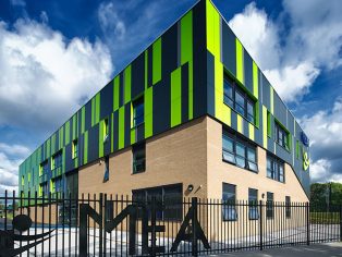 Durie Building, the £12-million new-build extension project at Wythenshawe’s Manchester Enterprise Academy, is now complete and ready for students. Designed by Pozzoni Architecture, work on the three-storey development, which sits adjacent to the school’s existing building, started in September 2016 and provides 3,834m2 of new teaching facilities to accommodate the academy’s growing pupil numbers.