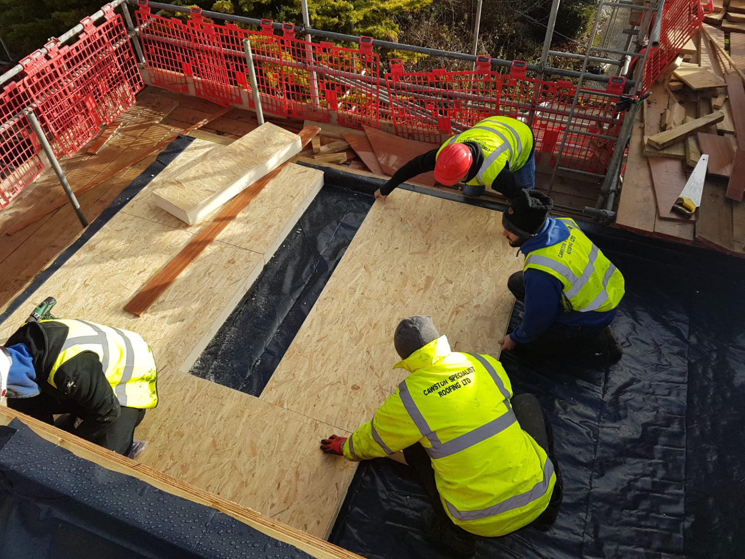 Innovative LIQUIROOF insulation boards available exclusively from SIG ...