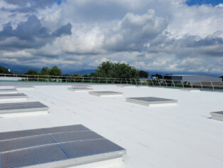 RENOLIT ALKORPLAN roofing products sets a new standard in the pharmaceutical sector across France with warehouse renovations at CERP and dedicated technical support